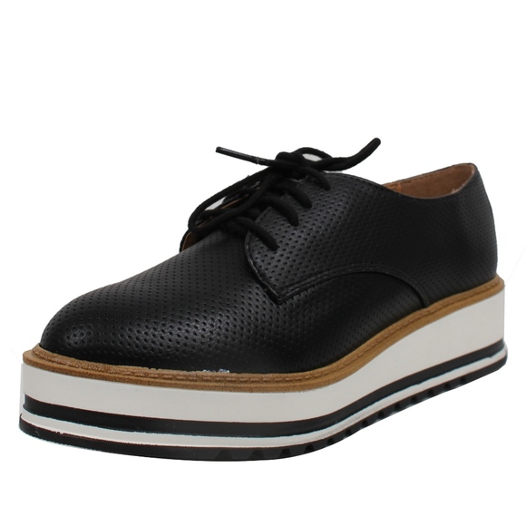 black flatform shoe